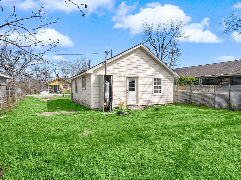 5607 Barton St — Photo 4