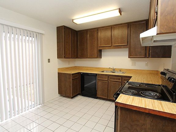 5th image of 228 Roanoke Rd