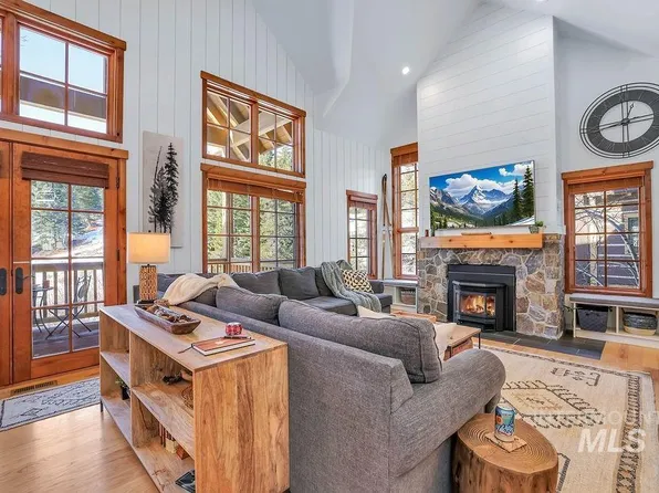 61 Golden Bar Ct, Donnelly, ID 83615