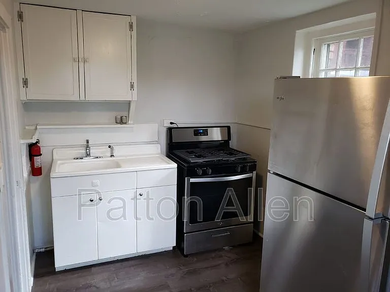 116 E Chestnut St #16 — Photo 4