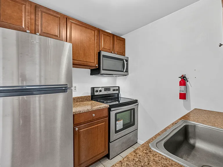 224 Washington Ave #B — Photo 9