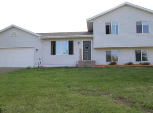 37208 Park Trl, North Branch, MN 55012
