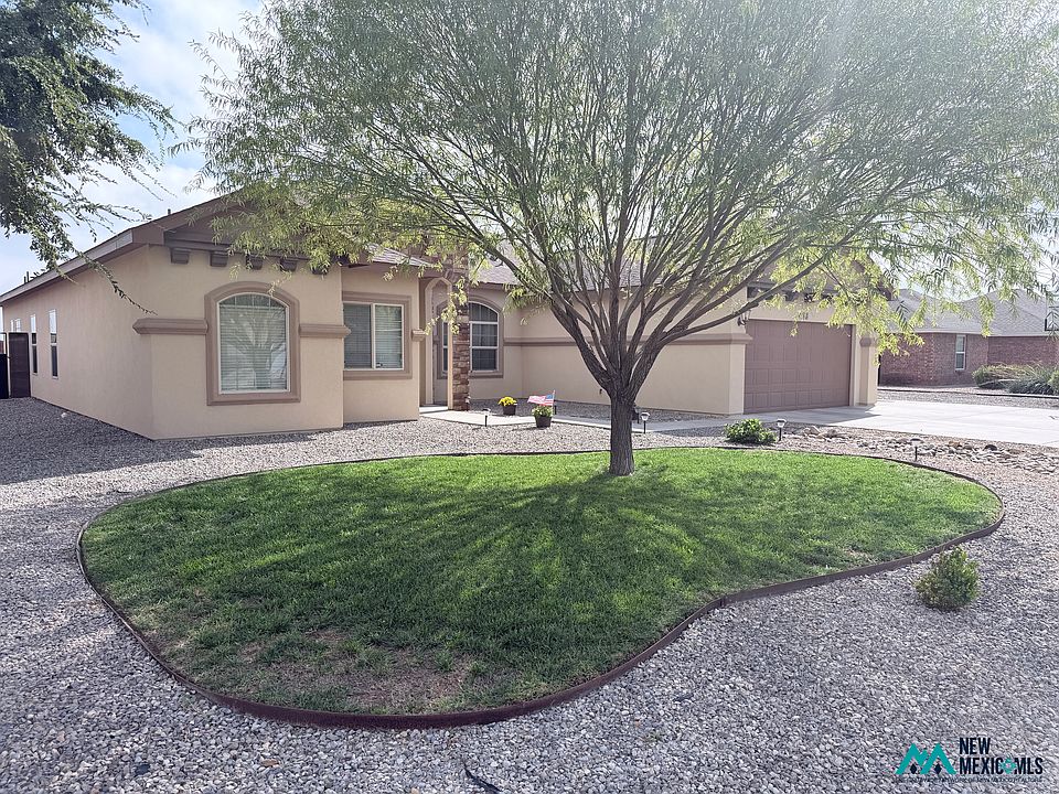 1st image of 33 Holly Loop