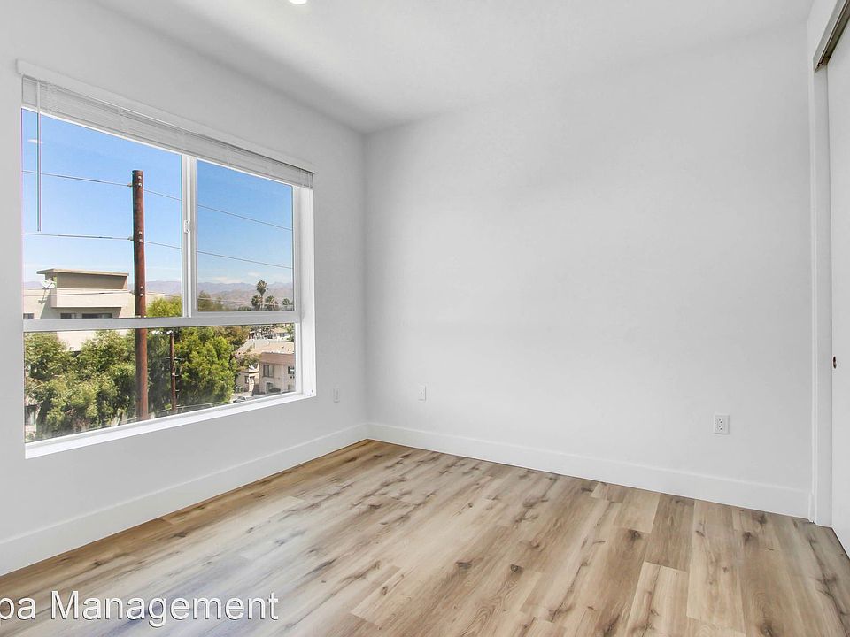 1st image of 5755 Tujunga Ave #206