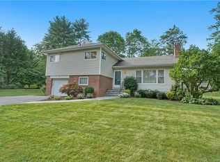 3 Hemlock Cir, White Plains, NY 10605