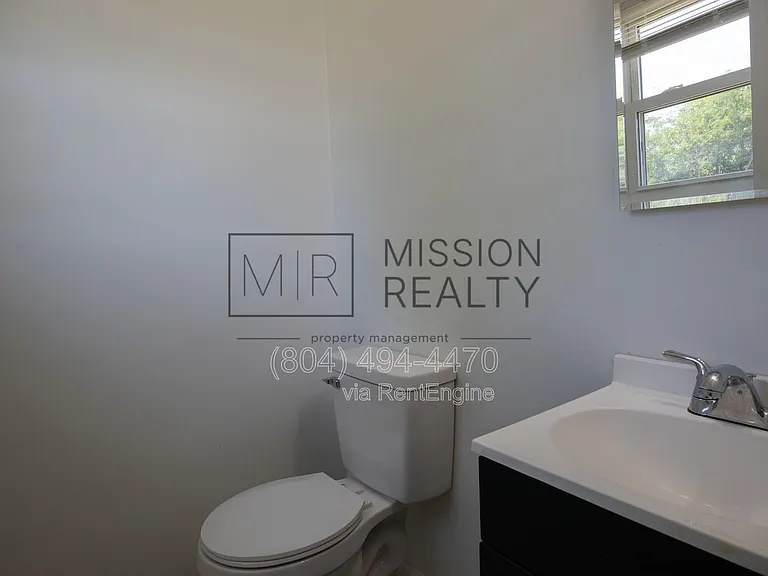 1649 Delmar Ave — Photo 17