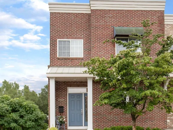 239 S Eastowne Dr, Norton Shores, MI 49444