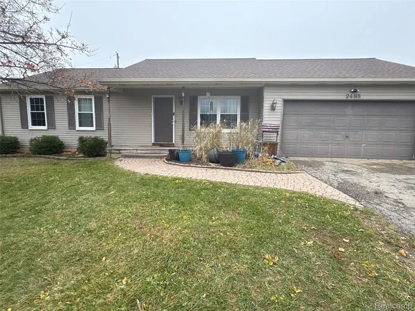2485 Wellington Dr, Howell, MI 48843