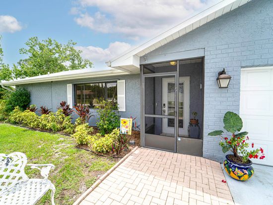 392 SW Molloy Street, Port Saint Lucie, FL 34984