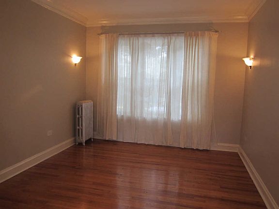 3rd image of 2215 W Ainslie St #1