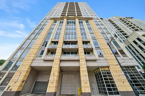 700 N Larrabee St #2013 Photo 1