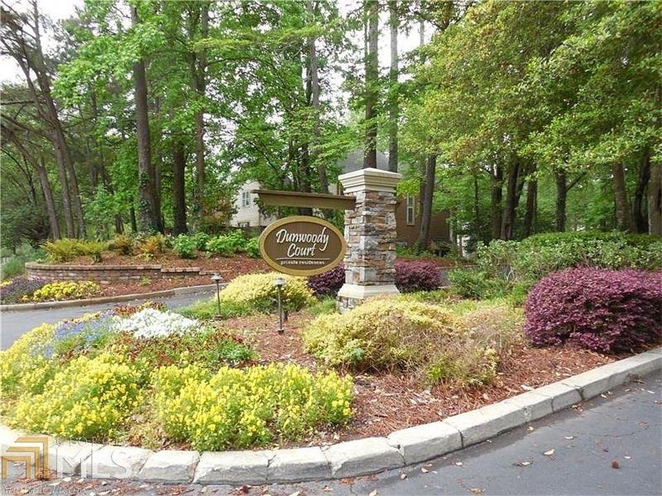 Entrance to Dunwoody Court