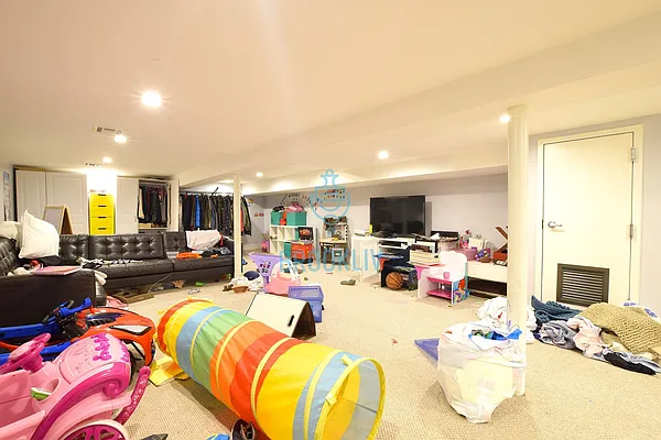 Rented by null | media 58