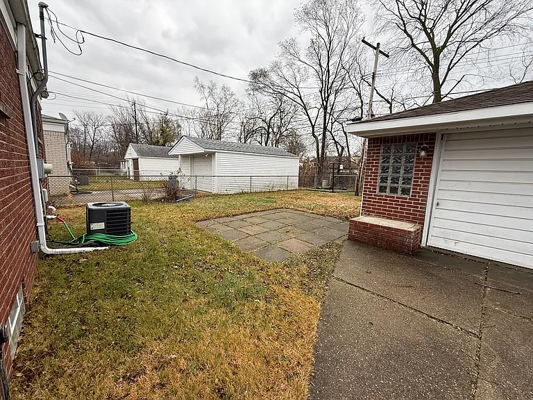 24331 Currier St — Photo 3