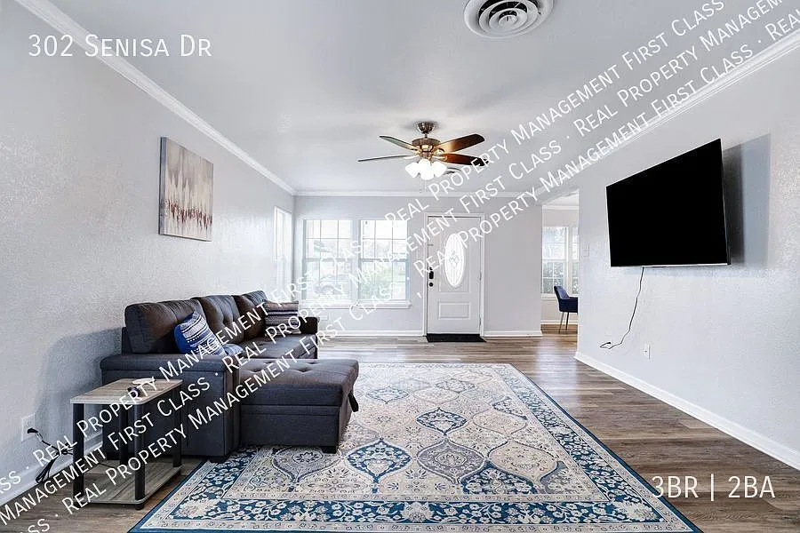 Recently renovated home on large corner lot! — Photo 3