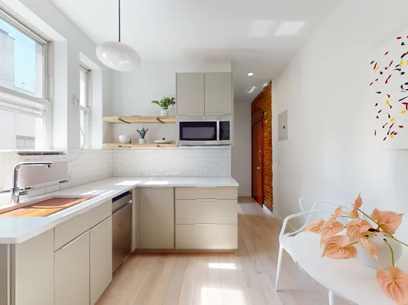 124 Thompson Street image 1 of 14