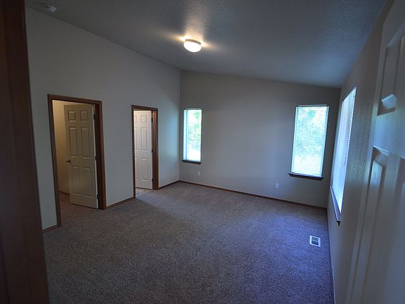 5th image of 15814 123rd Ave E