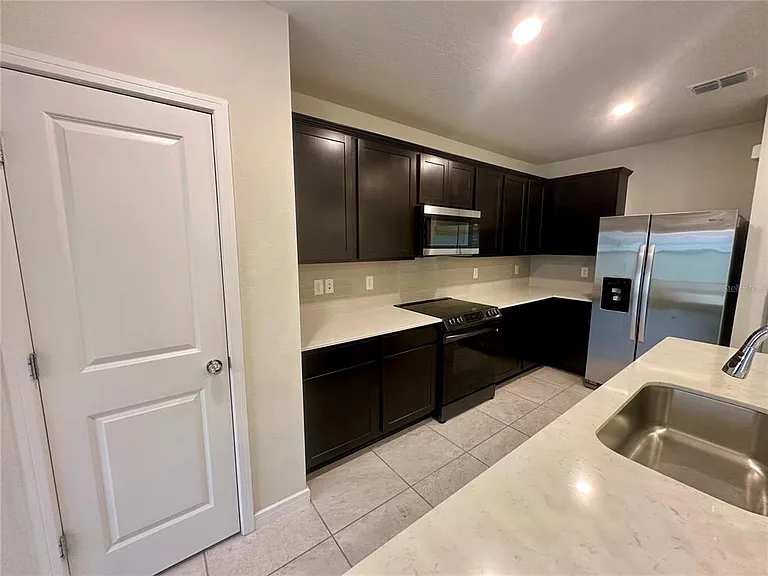 1261 Regal King Dr — Photo 5