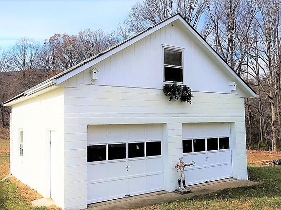 Garage w/stair to future apt