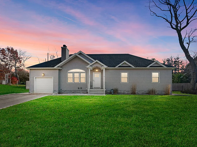 380 Homestead Way — Photo 3