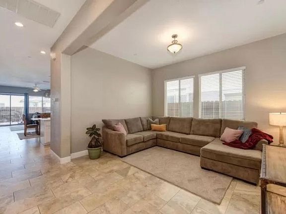 4th image of 810 Berry Creek Dr