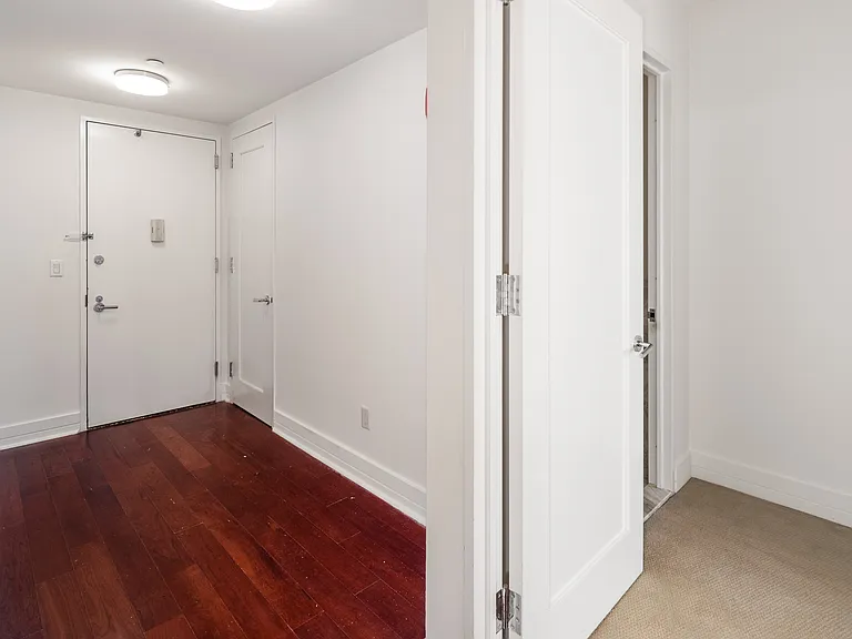 1 Broad St #27E — Photo 4