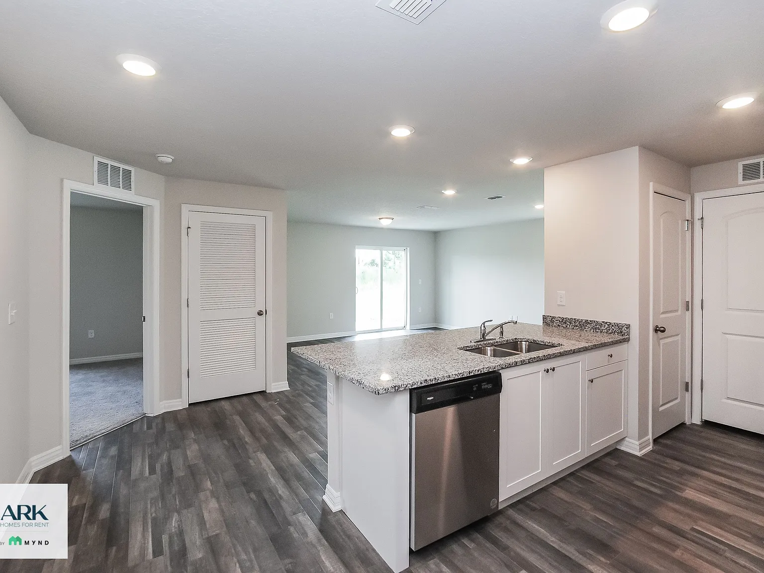 3 bed, 2.0 bath, 1272 sqft, $1,689 — Photo 4