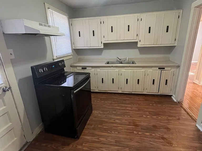 2206 Hillside Ave — Photo 5
