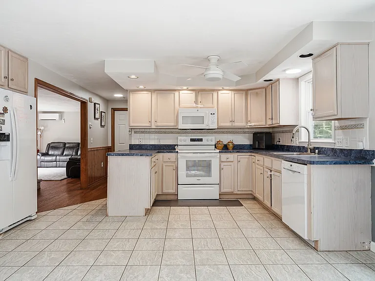 Main kitchen on level 1