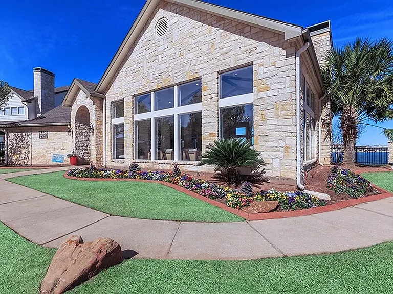 Lakehouse Granbury — Photo 19