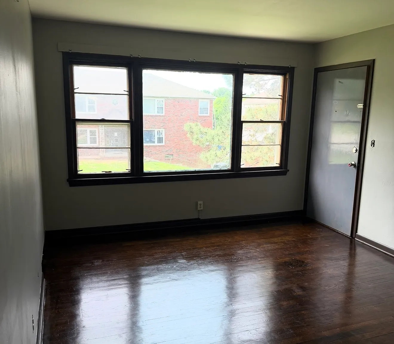 3 bed, 1025 sqft, $1,200 — Photo 2