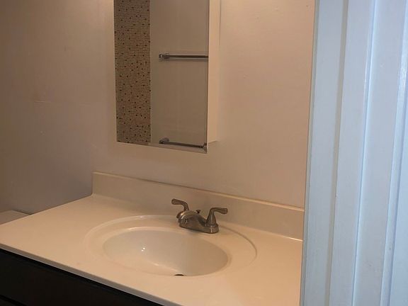 5th image of 2043 Jackson Ave APT 210