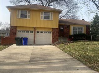 611 E Layton Dr, Olathe, KS 66061