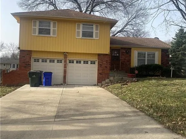 611 E Layton Dr, Olathe, KS 66061