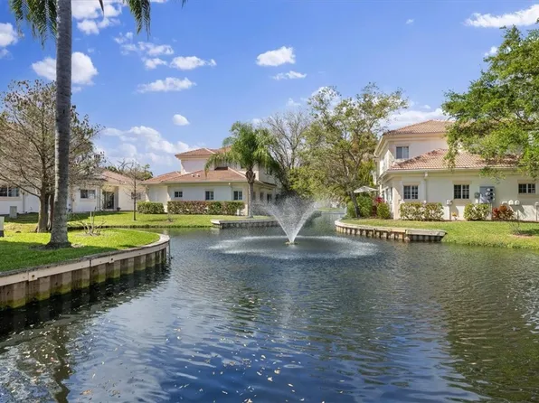 544 7th Sq SW #102, Vero Beach, FL 32962