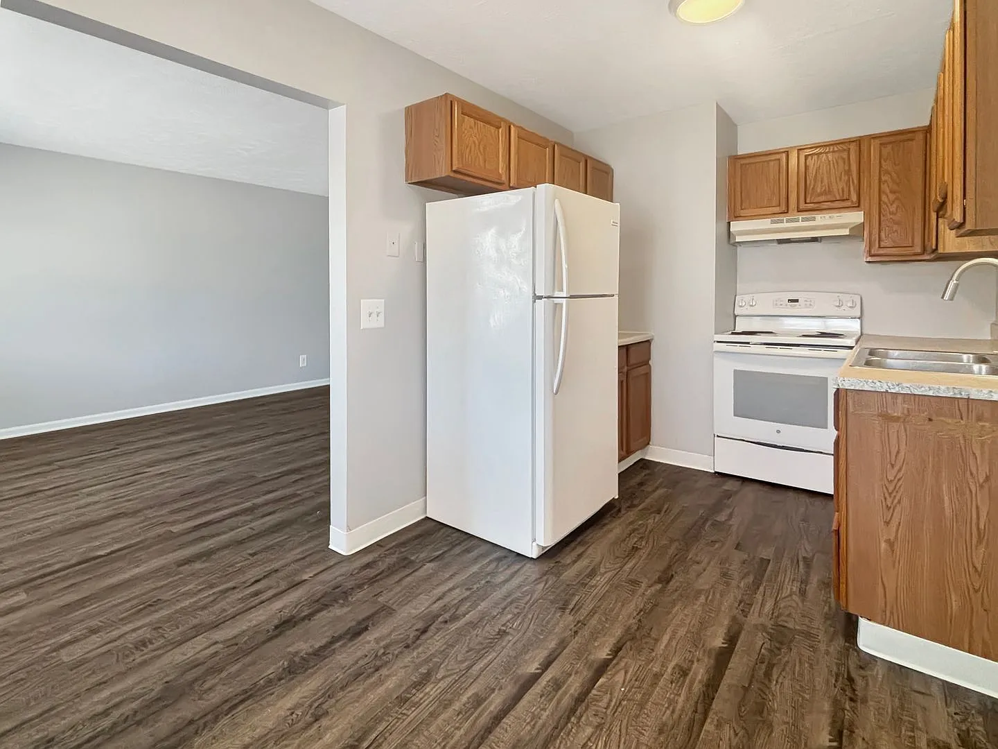 2 bed, 1.0 bath, 700 sqft, $1,295 — Photo 1