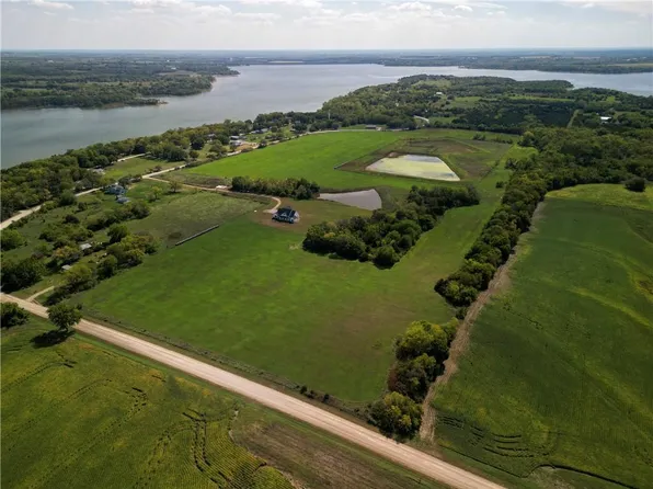 21017 S Ratner Rd, Overbrook, KS 66524