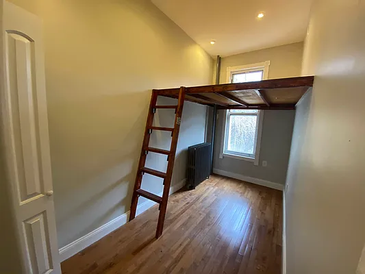 Rented by Premier Metro Realty Corp | media 8