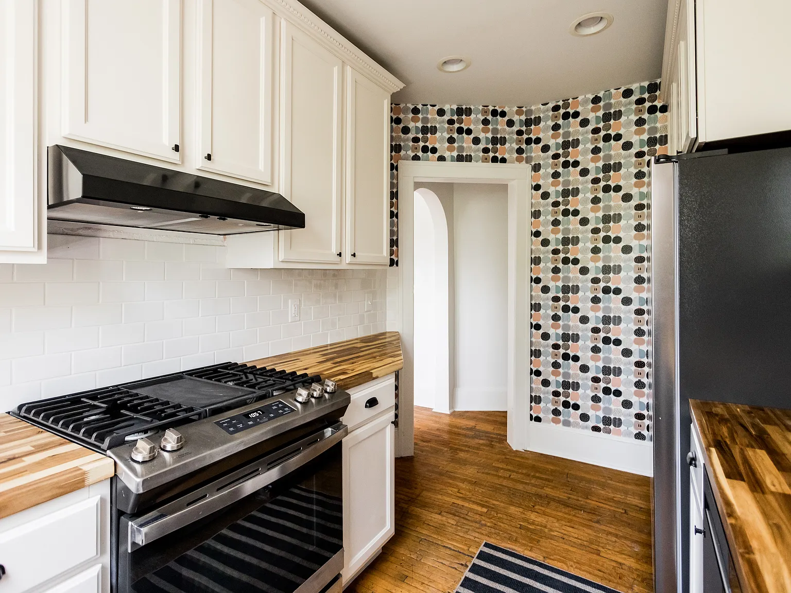 3 bed, 1300 sqft, $1,800 — Photo 3