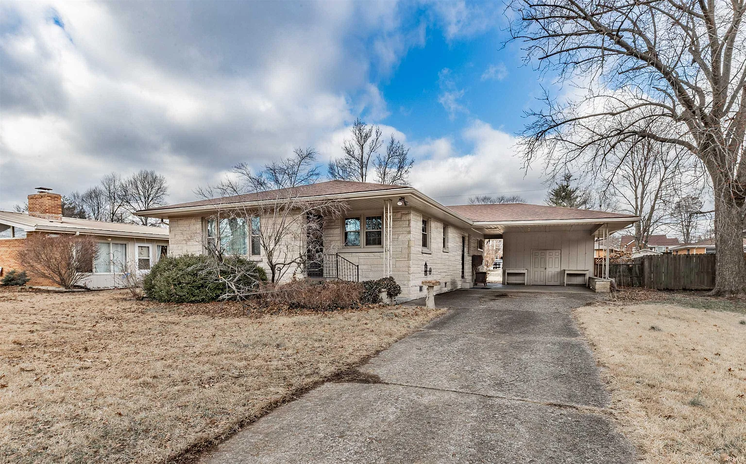 2920 Blossom Ln photo 1