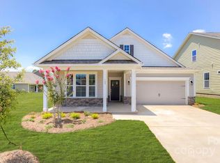 25 Fox Cove Rd, Hendersonville, NC 28792