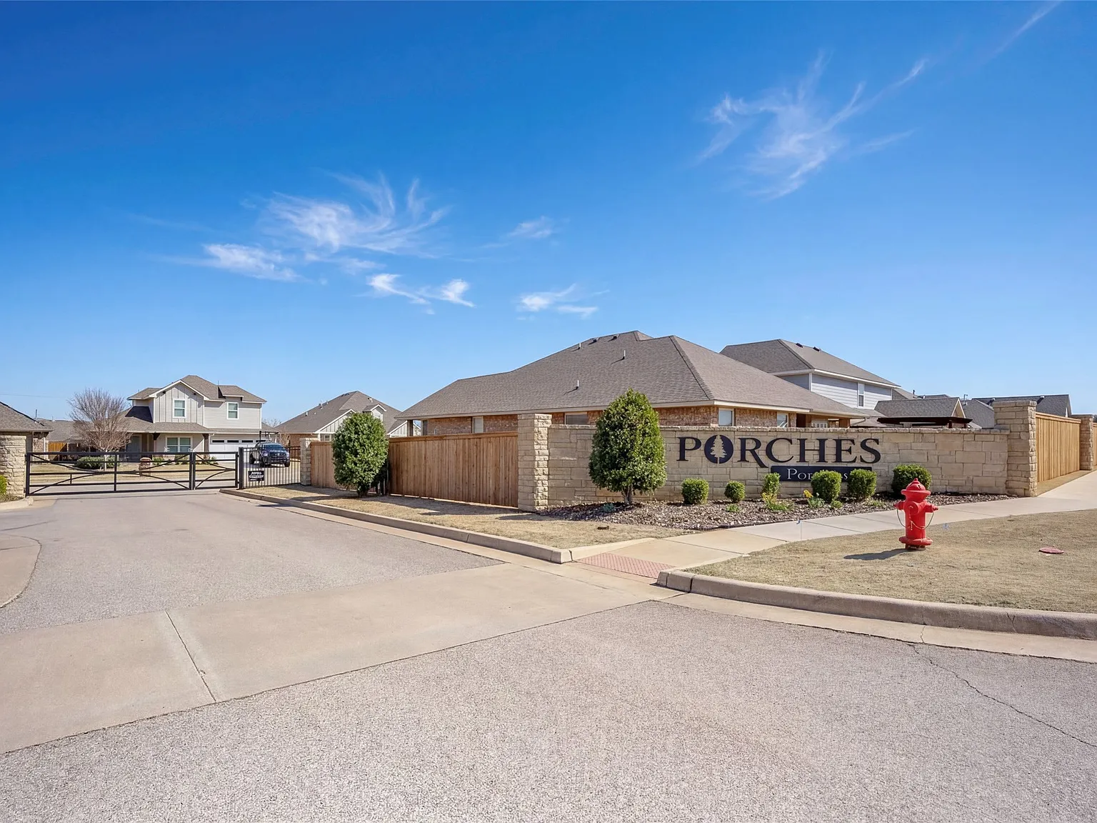 4 bed, 1.5 bath, 1576 sqft, $1,900 — Photo 4
