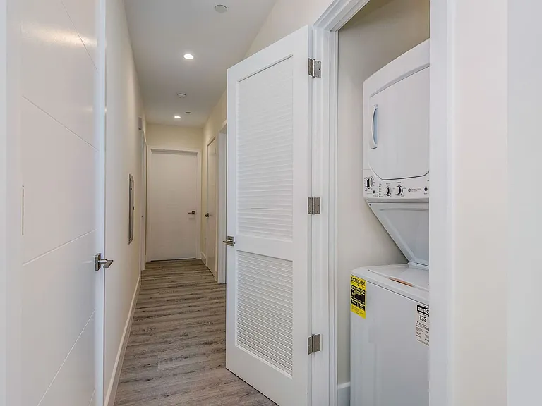 Regency Holt Apartments — Photo 55