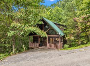 1249 Honeysuckle Ln, Sevierville, TN 37876
