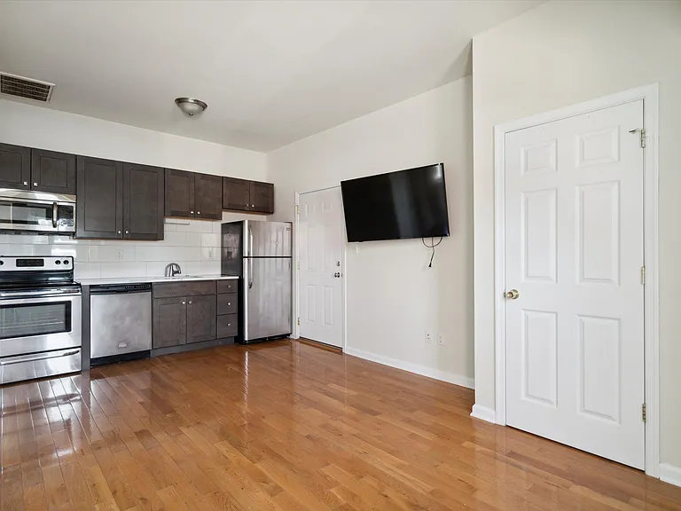 1519-21 N 16th St #41 — Photo 17