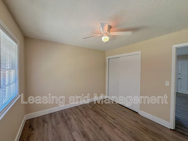 1045 Harbor View Rd #A — Photo 12