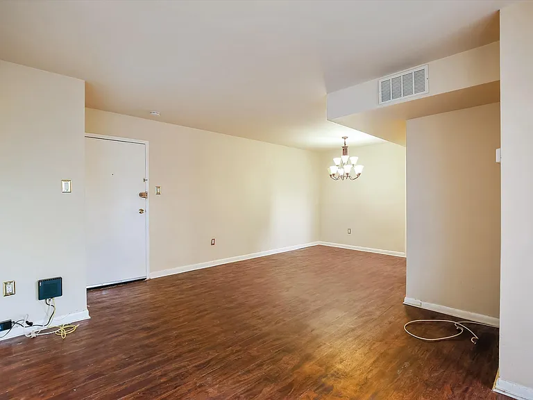 7611 Maple Ave #501 — Photo 32
