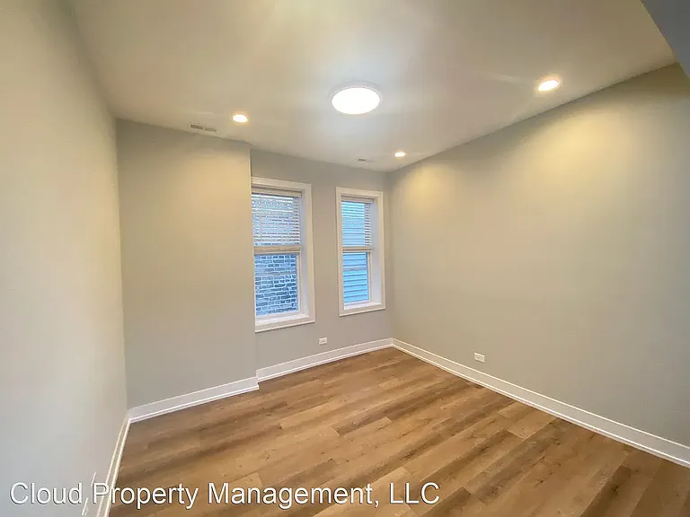 2542 S Albany Ave #1R — Photo 11