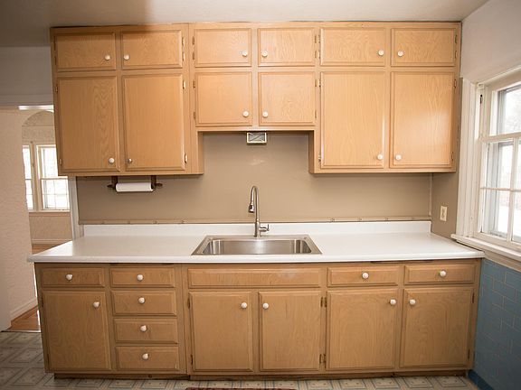 5th image of 1115 Custer St