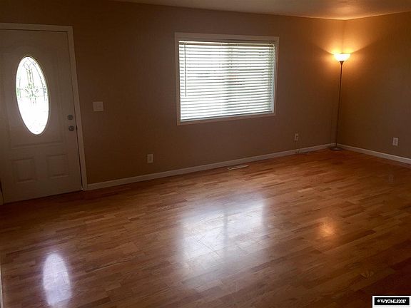 2nd image of 1517 Fremont St